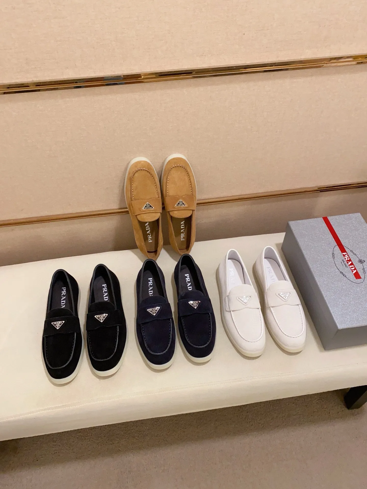 Men's shoes 💰 580💰 ✔️✔️✔️High-quality new PRADA counters are launched at the same time. The new men's shoes and 😘fabrics are selected from high-silk bald cowhide and are made by pure handicrafts. Lining: Full cowhide lining. 👍🏿 High-end ☄️ air-cushion molded anti-slip rubber outsole, exquisite lines, simple and elegant, comfortable and high-end for leisure travel. Code number: 38 to 44 (45 can be customized)